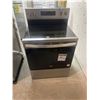 Image 6 : Whirlpool YWFES5030RZ Electric Range, 30 inch Exterior Width, Self Clean, 5.3 cu. ft. Capacity, Stor