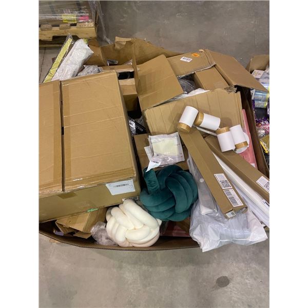 Bulk Bin of Assorted Goods (COME VIEW)