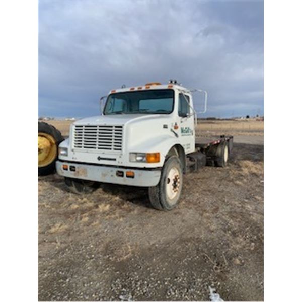 1999 IHC 4700 DECK TRUCK