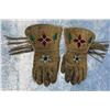 Image 1 : Plateau Native American Indian Beaded Gauntlets