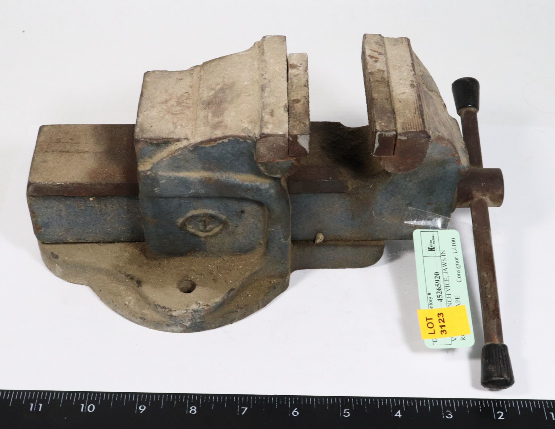 Vice Shape VICTOR BENCH VICE, JAWS IN ROUGH SHAPE