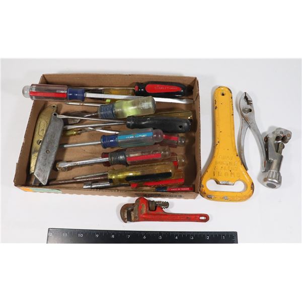 FLAT OF HAND TOOLS, MOSTLY SCREWDRIVERS
