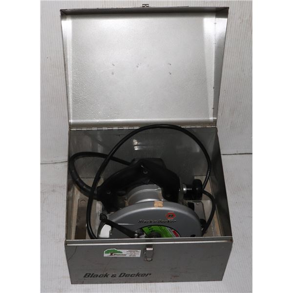 BLACK & DECKER CIRCULAR SAW IN CASE