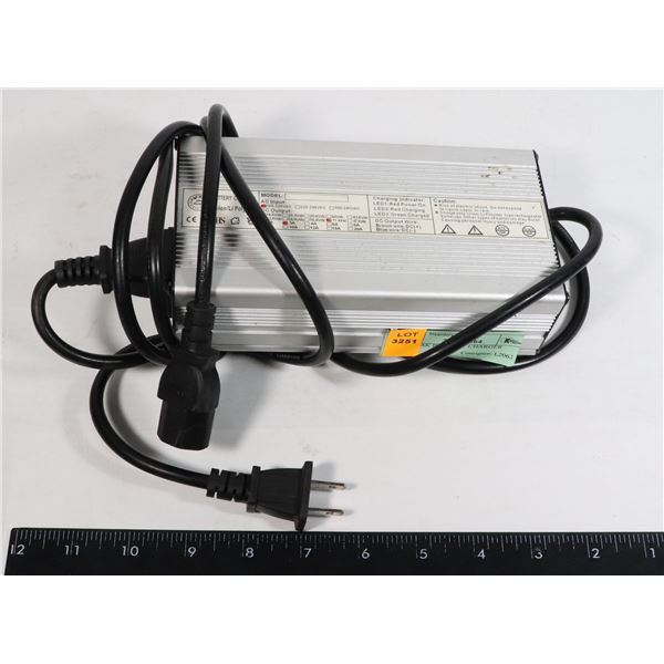 DAYMAK BATTERY CHARGER