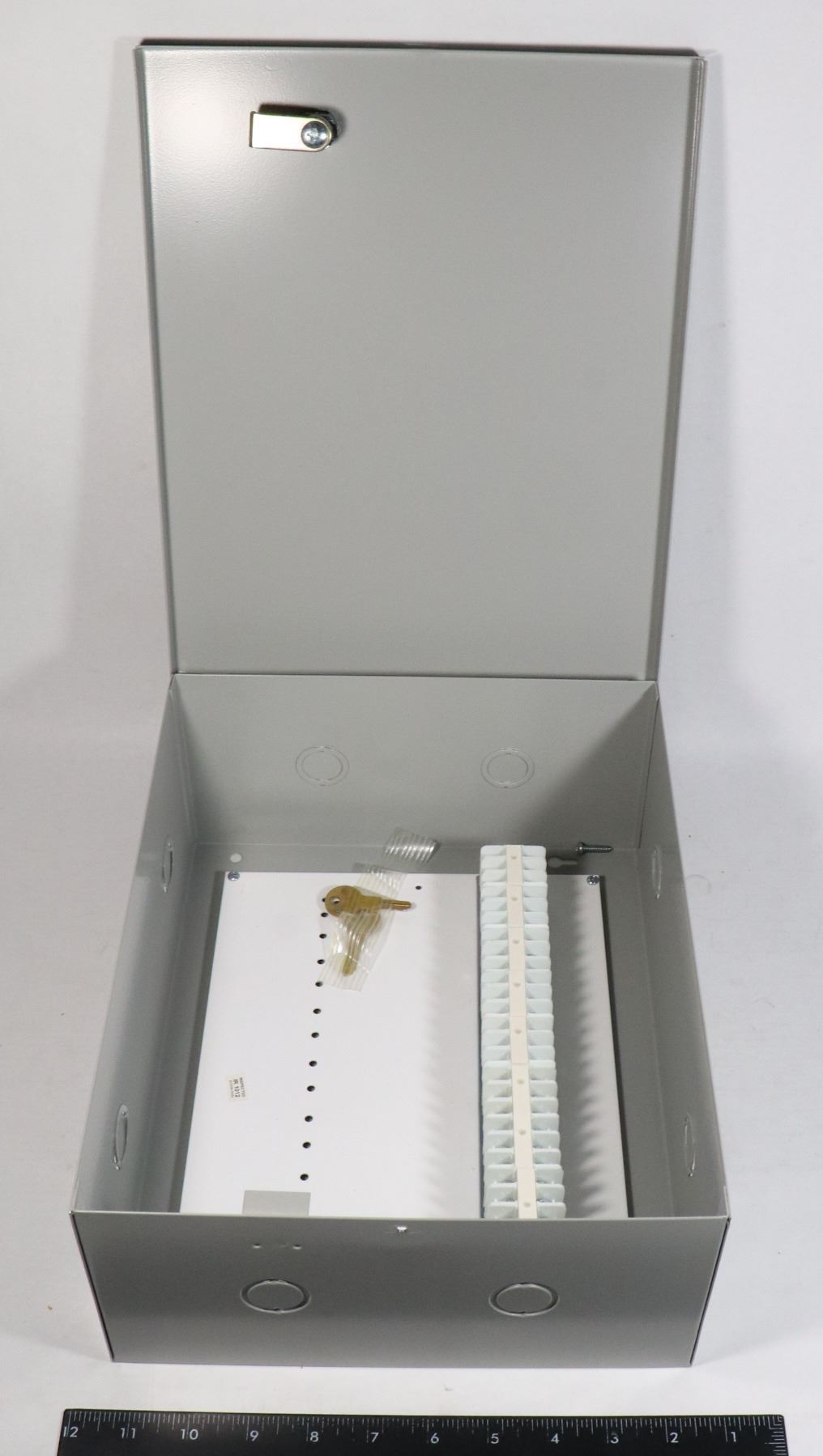 ELECTRICAL JUNCTION BOX 12X10X5 WITH KEYS