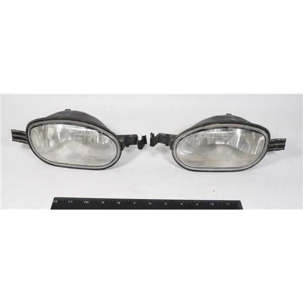 SET OF LIGHTS POSSIBLY  04 ENVOY FOG LIGHTS
