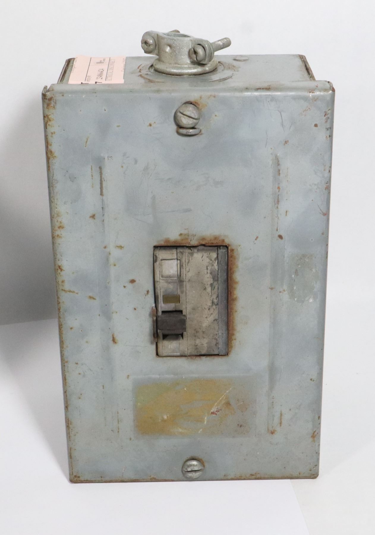 60 AMP ELECTRICAL DISCONNECT BOX.