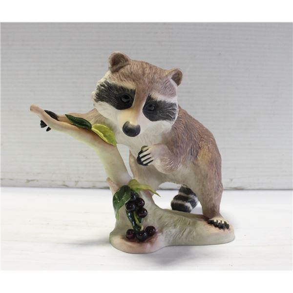 CYBIS RUFFLES THE RACOON PORCELAIN FIGURE 1965 7"