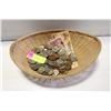 Image 1 : BASKET WITH FOREIGN CURRENCY
