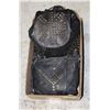 Image 1 : 2 ESTATE BLACK LEATHER PURSES: 1 BLACK GUESS