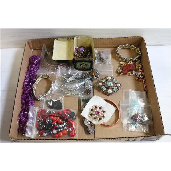 BOX VINTAGE JEWELRY - ESTATE