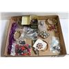 Image 1 : BOX VINTAGE JEWELRY - ESTATE