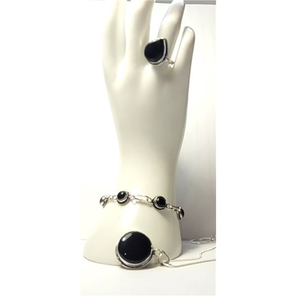 25)  SUITE OF BLACK ONYX JEWELERY INCLUDING