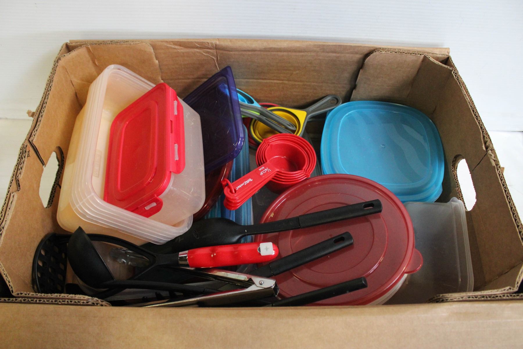 Fll Container Box BOX FULL OF PLASTIC CONTAINERS + VARIOUS