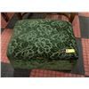 Image 1 : VINTAGE GREEN VELVET FLORAL PATTERN