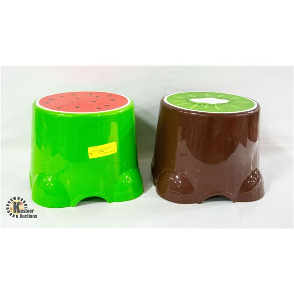 2 KIDS SMALL STEP STOOLS