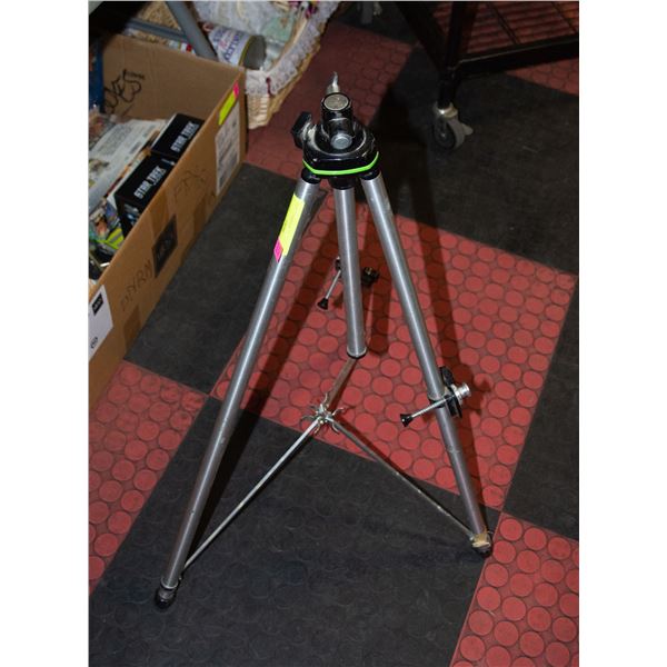 METAL CAMERA TRIPOD- EXTENDS TO 40"