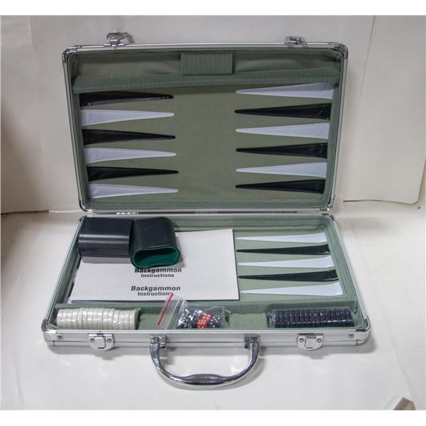 NEW COMPLETE BACKGAMMON BOARD GAME SET METAL CASE