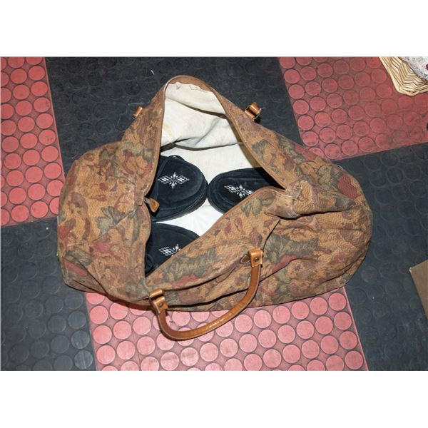 VINTAGE ZIPPER DUFFLE W/MENS MANITOBAH MUKLUKS