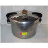 Image 1 : NATIONAL #5 CAST ALUMINIUM PRESSURE COOKER