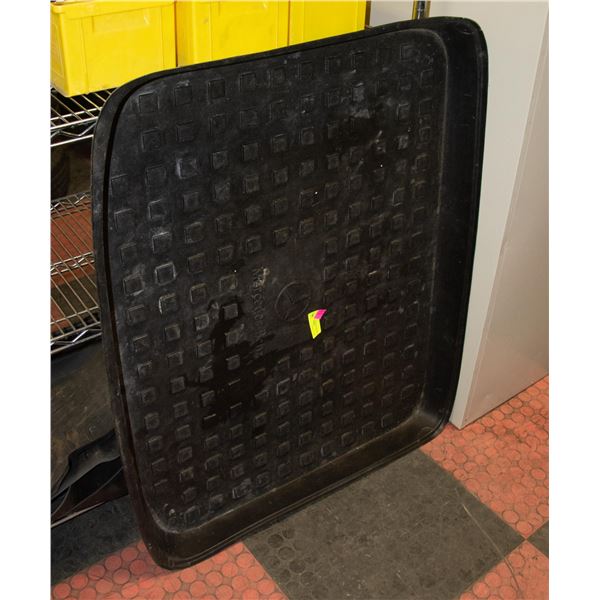 MERCEDES CAR MAT 3.25" DEEP (32.5" X 39")