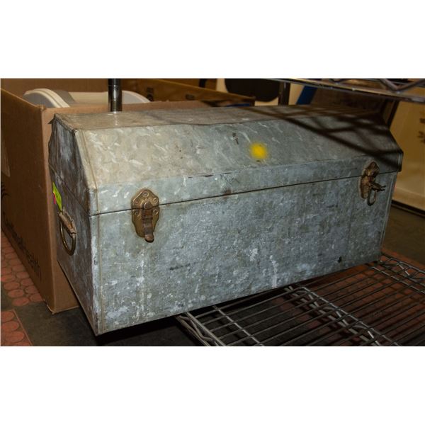 LARGE TOOLBOX VARIOUS CONTENTS