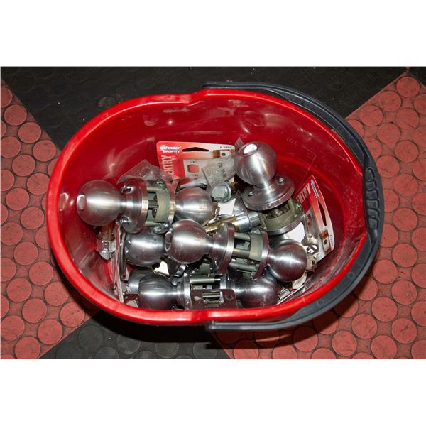 LOT OF DOOR HANDLES & KEYS