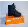 Image 1 : PAIR OF NEW MEN'S WORK BOOTS SIZE 7