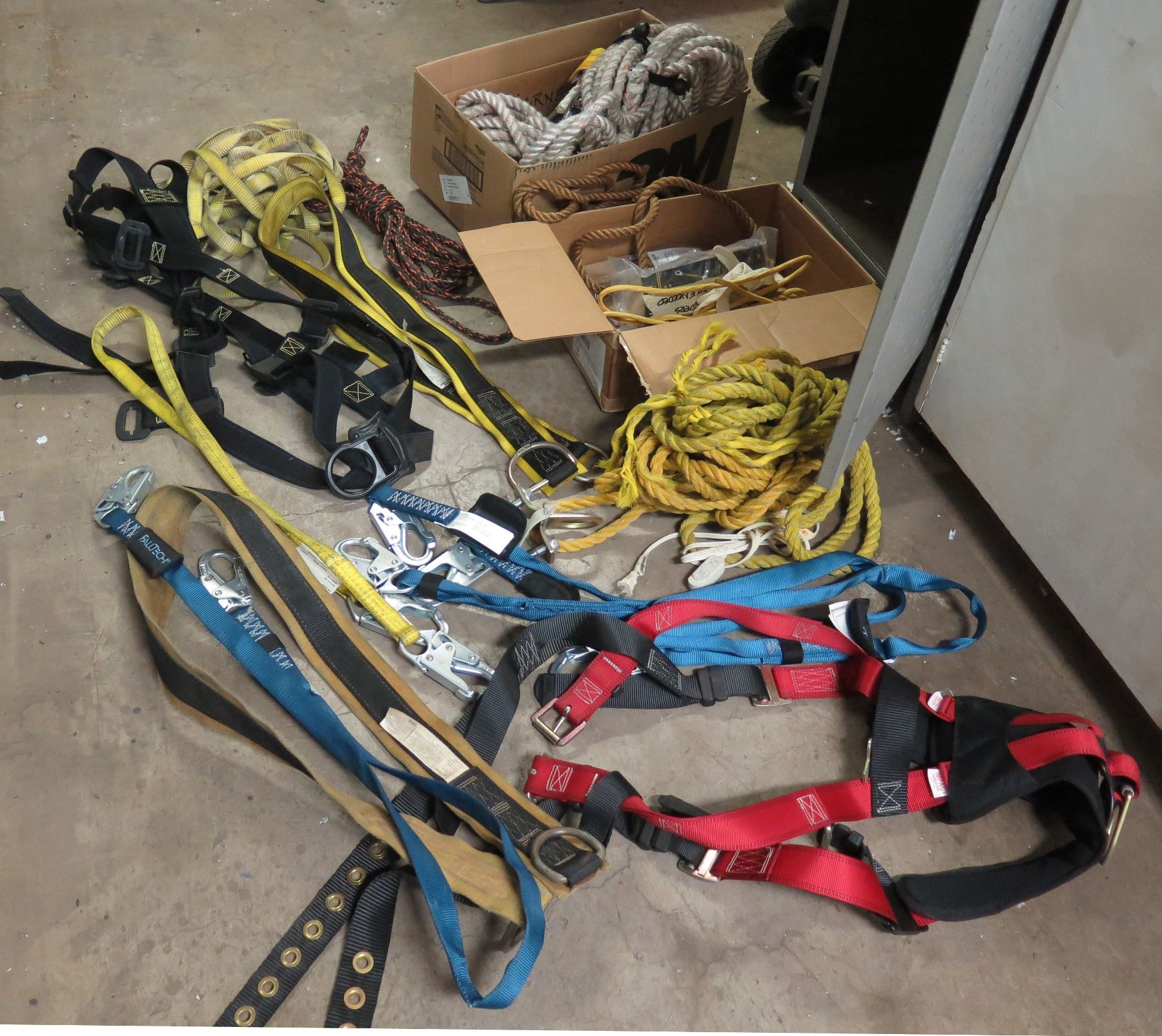 Multiple Ropes, Straps, Harnesses, Fittings, etc
