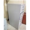 Image 2 : Metal 4-Drawer Filing Cabinet 18" x 26" x 52"H (has key)