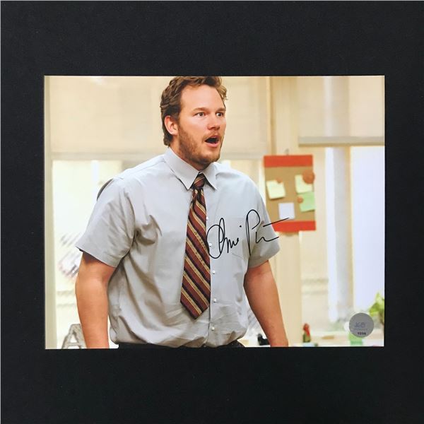 CHRIS PRATT SIGNED 8X10 PHOTO (KB AUTHENTICS COA)