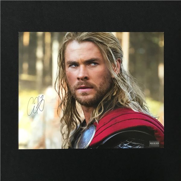 CHRIS HEMSWORTH SIGNED  THOR  8X10 PHOTO (WORLD AUTOS COA)