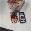 Image 1 : 2 DIGITAL MULTIMETERS