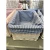 Image 2 : TOTE WITH 8 NEW WICKER AND GINGHAM GIFT BASKETS, MIX OF PINK AND BLUE, 11" X 8" - RETAIL $92