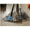 Image 2 : BUNDLE OF GARDEN TOOLS