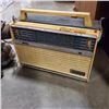 Image 2 : VINTAGE TDC PROJECTOR AND RISING RADIO