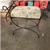 Image 2 : 2 METAL BASE BENCHES