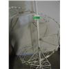 Image 1 : ESTATE:  PLANT STAND
