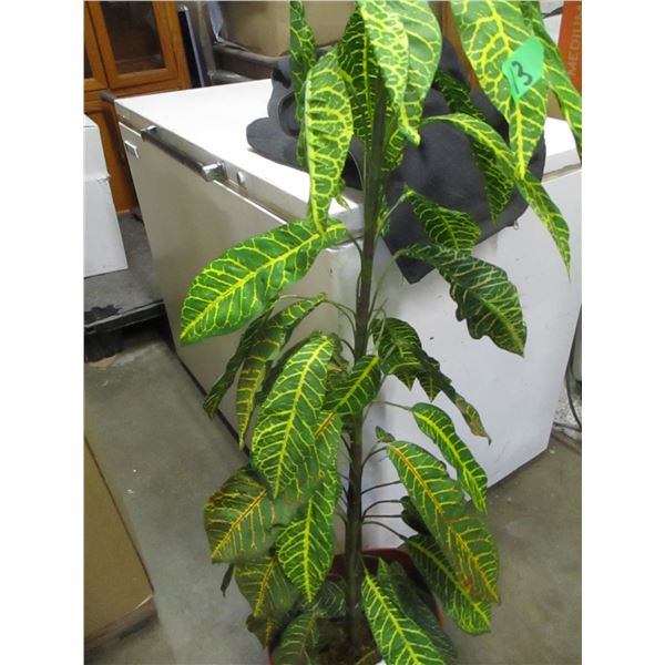 ESTATE:  ARTIFICIAL PLANT C/W POT