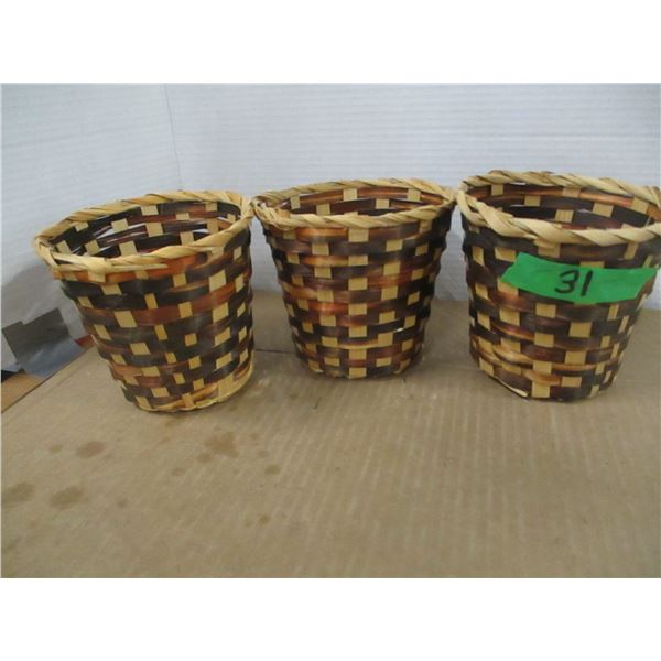 ESTATE:  FLAT C/W APPROX. 30 BASKETS
