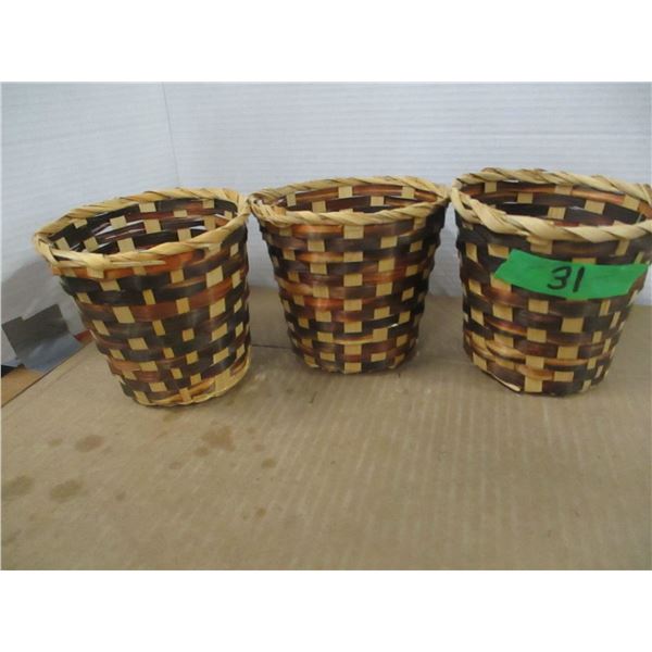ESTATE:  FLAT C/W APPROX. 30 BASKETS