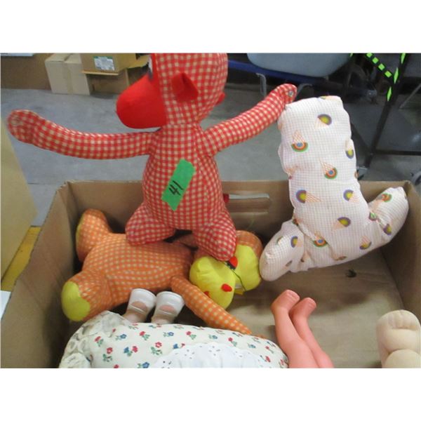 ESTATE/COLLECTABLE:  FLAT C/W ASSORTED DOLLS