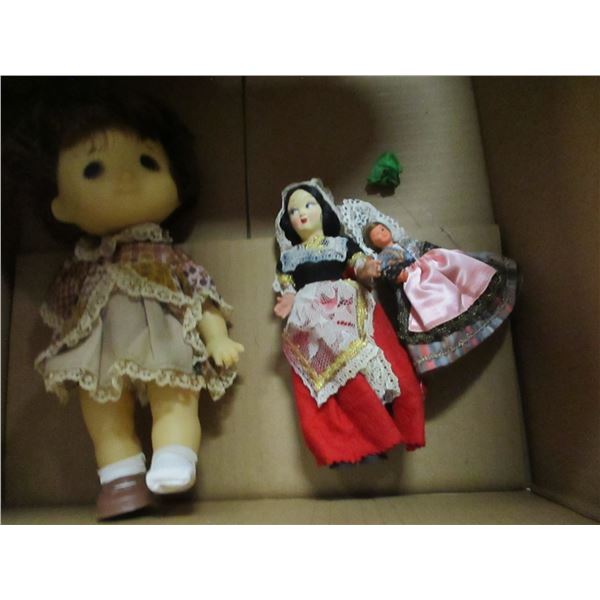 ESTATE/COLLECTABLE:  BOX C/W TEDDY BEARS & DOLLS INCLUDING CABBAGE PATCH DOLL