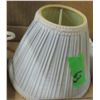 Image 3 : ESTATE/COLLECTABLE:  DUCK LAMP C/W SHADE