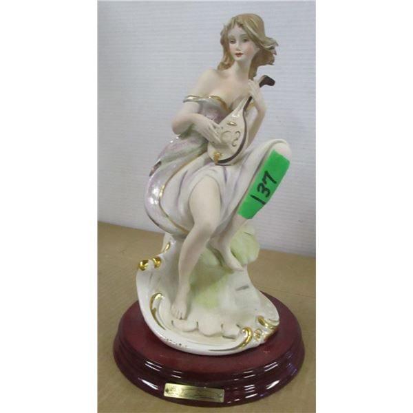 ESTATE/COLLECTABLE:  LADY PLAYING MANDOLIN (MADE IN ITALY)