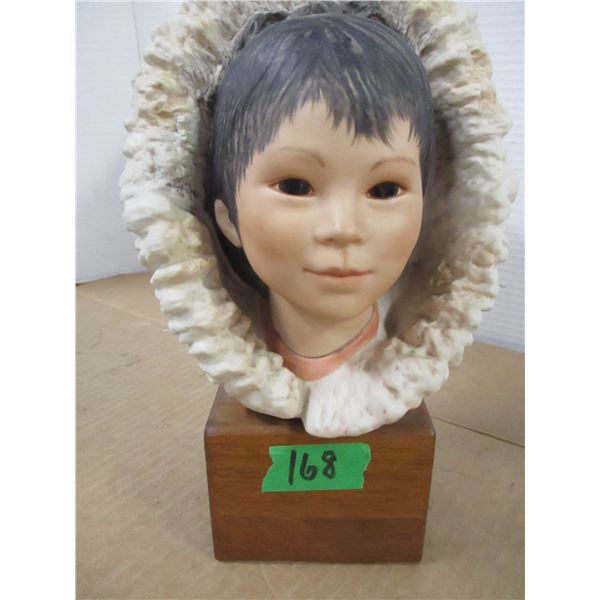 ESTATE:  INUIT HEAD ON STAND ORNAMENT