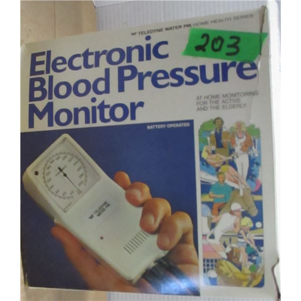 ESTATE: ELECTRONIC BLOOD PRESSURE MONITOR IN ORIGINAL BOX