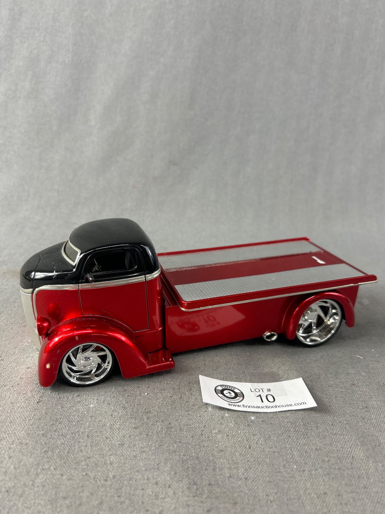 1:24 Scale Jada Diecast 47 Ford Ramp Truck.