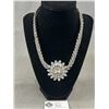 Image 2 : Beautiful Vintage Rhinestone Necklace