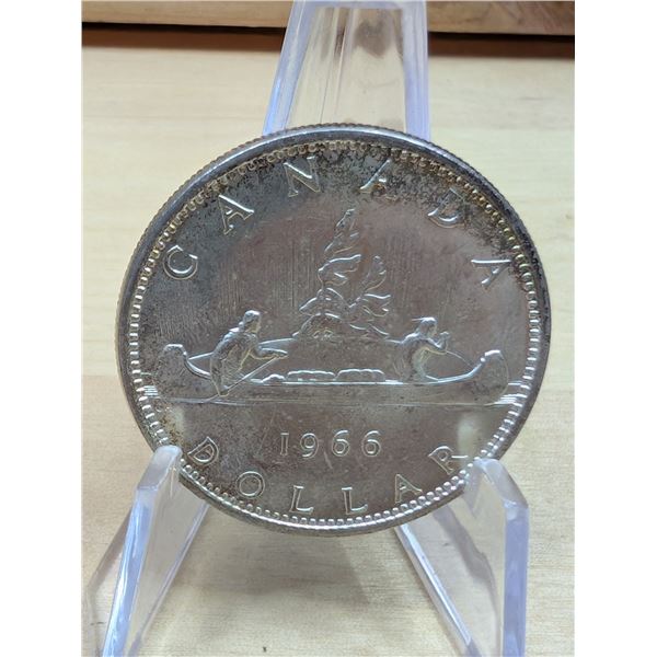 Lot 103-1) 1 Canadian silver Dollar 1966